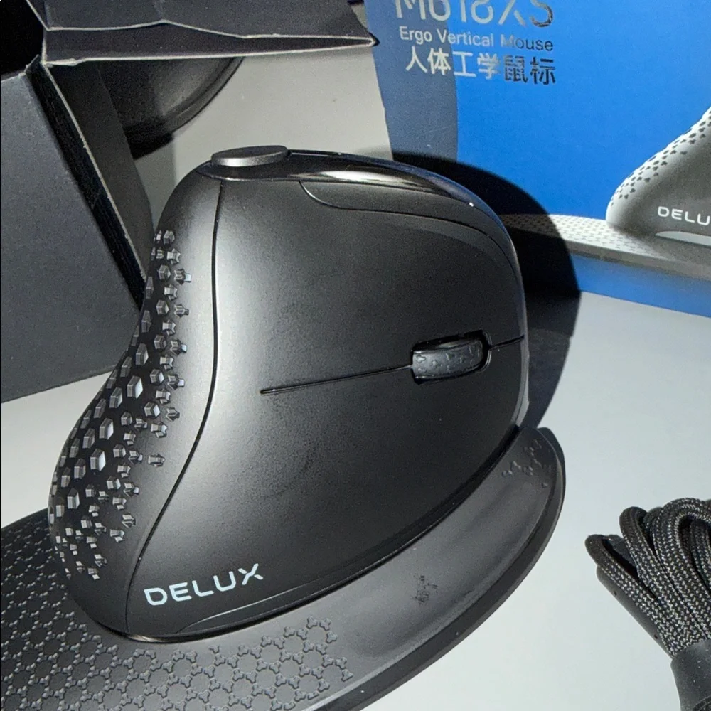 (003) Black Ergonomic Vertical Mouse